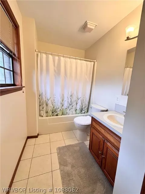 Bath - 407 W 5th St, Hartford, AR 72938 photo 7 of 10