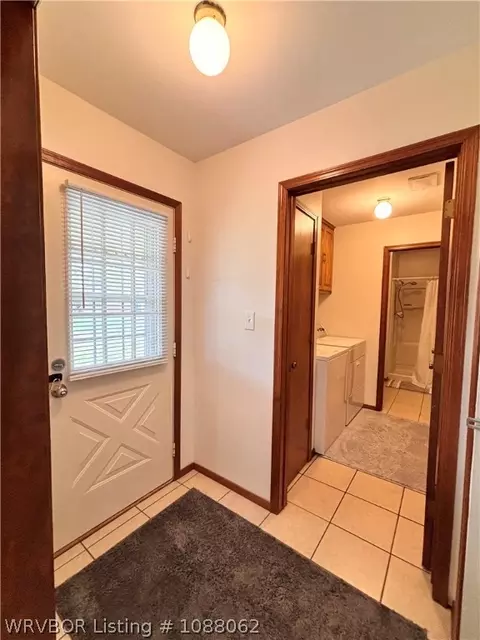 Entry Way - 407 W 5th St, Hartford, AR 72938 photo 2 of 4