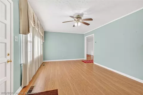 Living - 4821 31st St, Fort Smith, AR 72901 photo 3 of 7