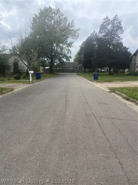 2009 N 8th St, Fort Smith, AR 72904