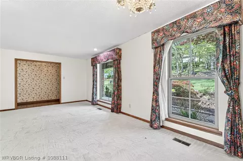 Living - 3406 Old Oaks Ln, Fort Smith, AR 72903 photo 7 of 9
