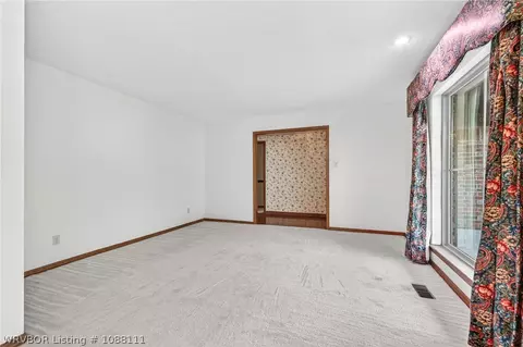 Living - 3406 Old Oaks Ln, Fort Smith, AR 72903 photo 8 of 9