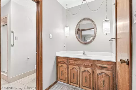 Bath - 3406 Old Oaks Ln, Fort Smith, AR 72903 photo 1 of 4