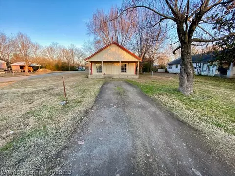 110 Broadway Ave, Panama, OK 74951