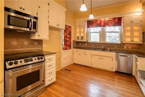 Kitchen - 1100 Adelaide Ave, Fort Smith, AR 72901 photo 4 of 6