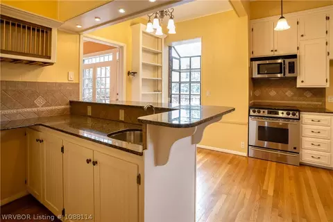 Kitchen - 1100 Adelaide Ave, Fort Smith, AR 72901 photo 5 of 6