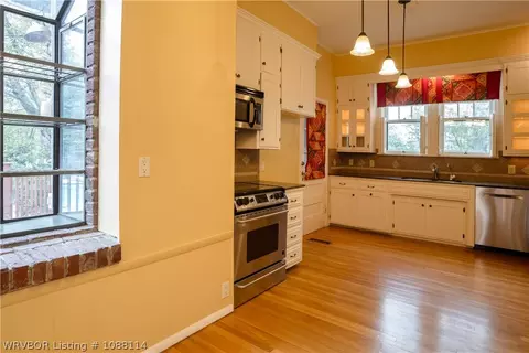 Kitchen - 1100 Adelaide Ave, Fort Smith, AR 72901 photo 2 of 6