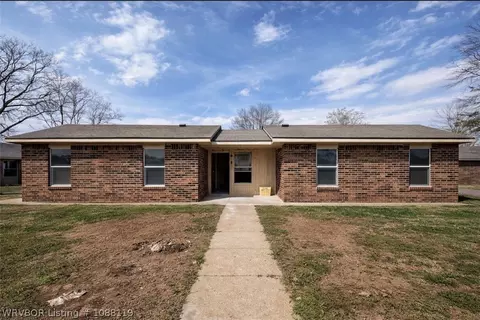 100 W Oak St, Webbers Falls, OK 74470