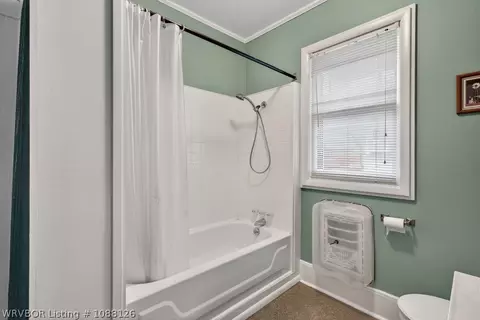 Bath - 635 Clifton Ct, Fort Smith, AR 72903 photo 1 of 2