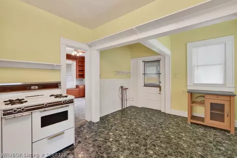 Entry Way - 635 Clifton Ct, Fort Smith, AR 72903 photo 2 of 3