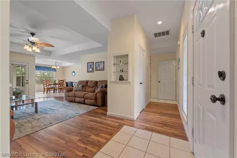Entry Way - 9712 E Pointe Dr, Fort Smith, AR 72903 photo 2 of 5