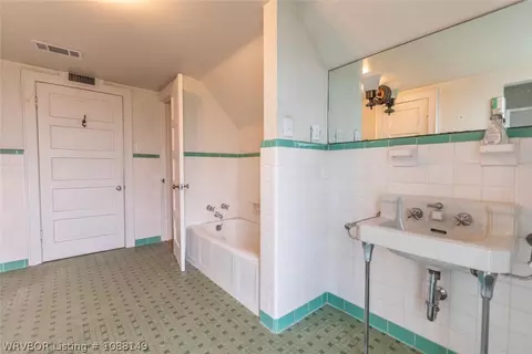 Bath - 2001 Hendricks Blvd, Fort Smith, AR 72903 photo 2 of 6
