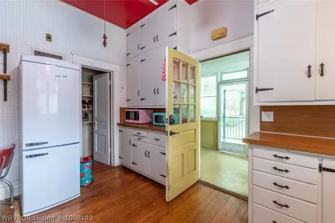 Kitchen - 2001 Hendricks Blvd, Fort Smith, AR 72903 photo 4 of 5