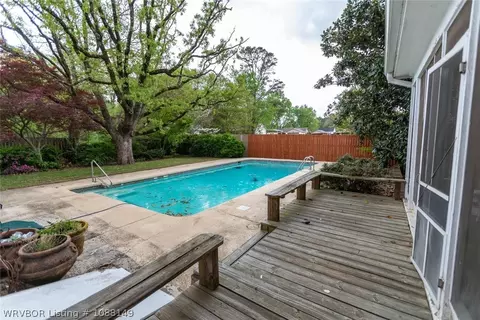Exterior - 2001 Hendricks Blvd, Fort Smith, AR 72903 photo 8 of 24