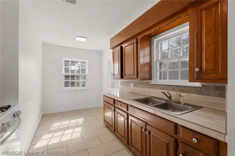 Kitchen - 1401 N 36th St, Fort Smith, AR 72904 photo 1 of 1