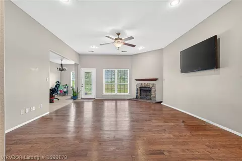 Living - 2614 N 253 Hwy, Lavaca, AR 72941 photo 3 of 4