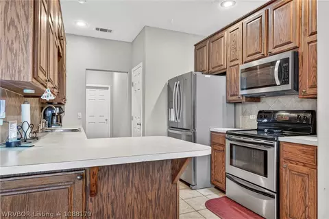 Kitchen - 2614 N 253 Hwy, Lavaca, AR 72941 photo 2 of 3