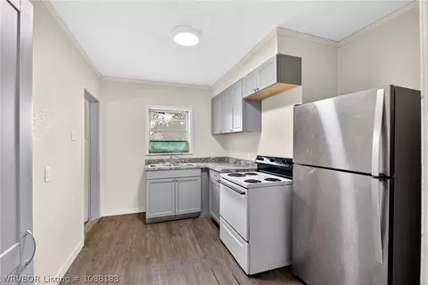 Kitchen - 4509 Howell Ave, Fort Smith, AR 72904 photo 2 of 2