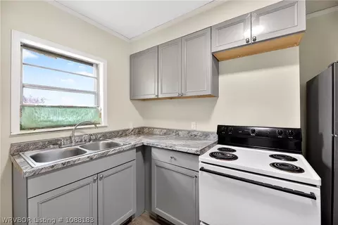 Kitchen - 4509 Howell Ave, Fort Smith, AR 72904 photo 1 of 2
