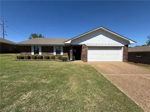 8707 Lee Cir, Fort Smith, AR 72903