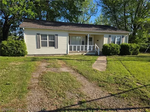 701 E Shawntel Smith Blvd, Muldrow, OK 74948