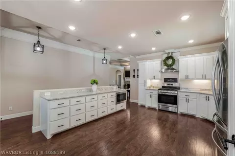 Kitchen - 1825 Ebbing Loop, Barling, AR 72923 photo 4 of 4