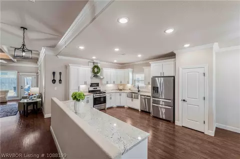 Kitchen - 1825 Ebbing Loop, Barling, AR 72923 photo 3 of 4
