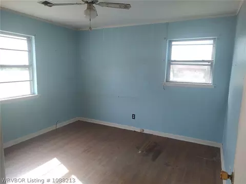 Bedroom - 4712 S 31st St, Fort Smith, AR 72901 photo 5 of 7