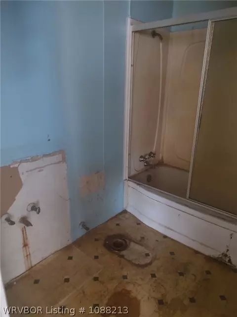 Bath - 4712 S 31st St, Fort Smith, AR 72901 photo 2 of 2
