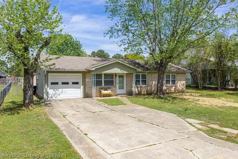 1104 Broyles St, Alma, AR 72921