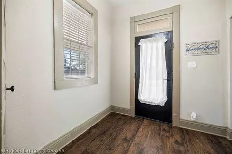 Entry Way - 304 Choctaw St, Hackett, AR 72937 photo 1 of 4