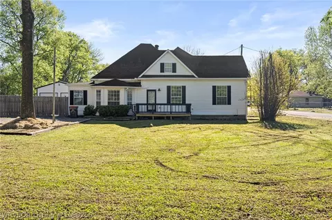 Exterior - 304 Choctaw St, Hackett, AR 72937 photo 2 of 14