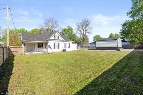 Exterior - 304 Choctaw St, Hackett, AR 72937 photo 4 of 14