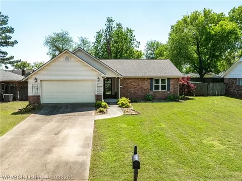 9016 Skypark Dr, Fort Smith, AR 72903