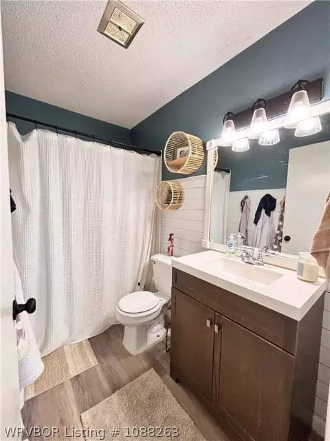 Bath - 8811 Sebastian Ct, Hackett, AR 72937 photo 1 of 6
