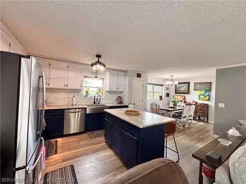 Kitchen - 8811 Sebastian Ct, Hackett, AR 72937 photo 3 of 10
