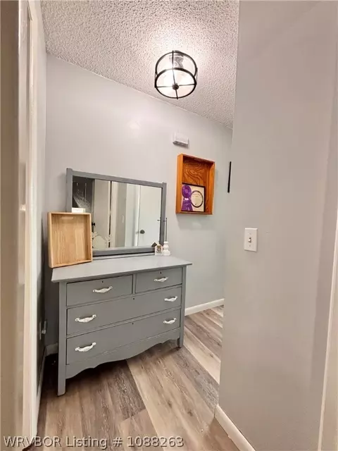 Entry Way - 8811 Sebastian Ct, Hackett, AR 72937 photo 4 of 7