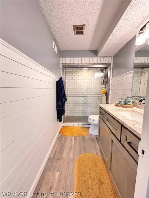 Bath - 8811 Sebastian Ct, Hackett, AR 72937 photo 4 of 6
