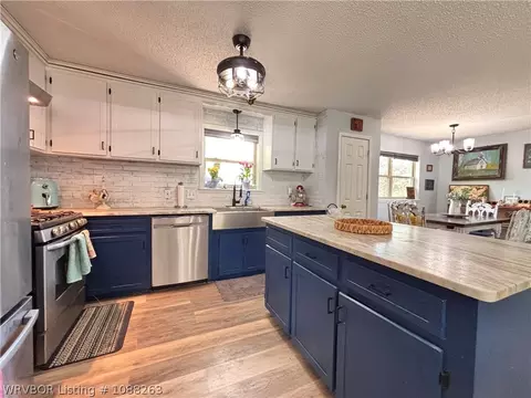 Kitchen - 8811 Sebastian Ct, Hackett, AR 72937 photo 5 of 10