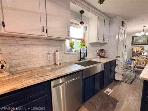 Kitchen - 8811 Sebastian Ct, Hackett, AR 72937 photo 4 of 10