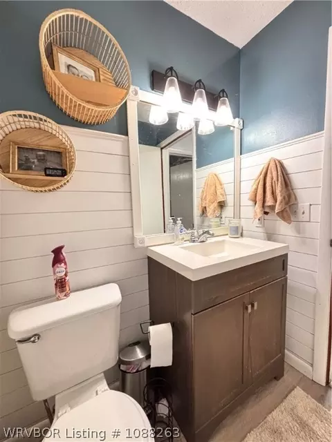 Bath - 8811 Sebastian Ct, Hackett, AR 72937 photo 3 of 6