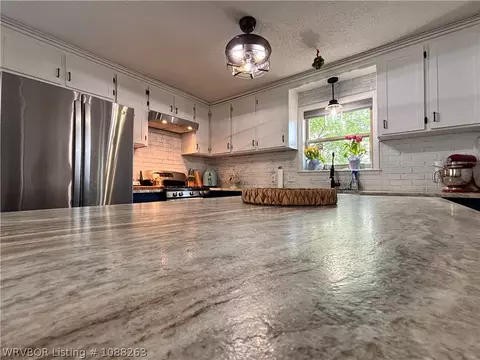 Kitchen - 8811 Sebastian Ct, Hackett, AR 72937 photo 8 of 10