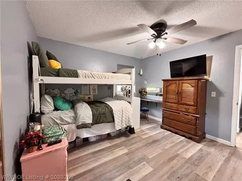 Bedroom - 8811 Sebastian Ct, Hackett, AR 72937 photo 8 of 12