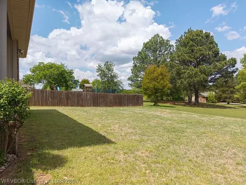 Exterior - 8009 Bridgewood Ln, Fort Smith, AR 72916 photo 11 of 12