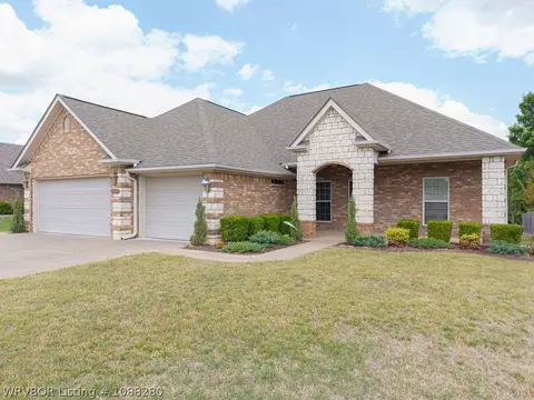 Exterior - 8009 Bridgewood Ln, Fort Smith, AR 72916 photo 3 of 12
