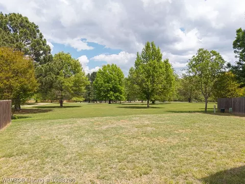 Exterior - 8009 Bridgewood Ln, Fort Smith, AR 72916 photo 10 of 12