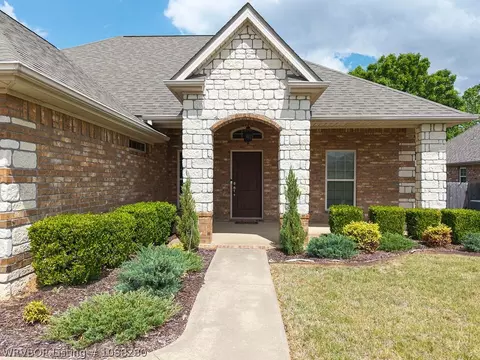 Exterior - 8009 Bridgewood Ln, Fort Smith, AR 72916 photo 5 of 12