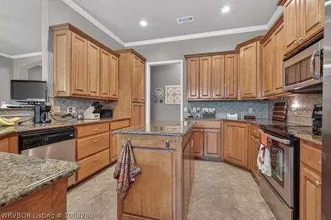 Kitchen - 8009 Bridgewood Ln, Fort Smith, AR 72916 photo 3 of 5