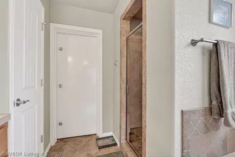 Bath - 8009 Bridgewood Ln, Fort Smith, AR 72916 photo 4 of 5