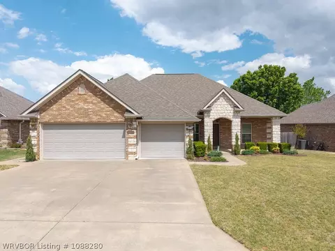Exterior - 8009 Bridgewood Ln, Fort Smith, AR 72916 photo 2 of 12